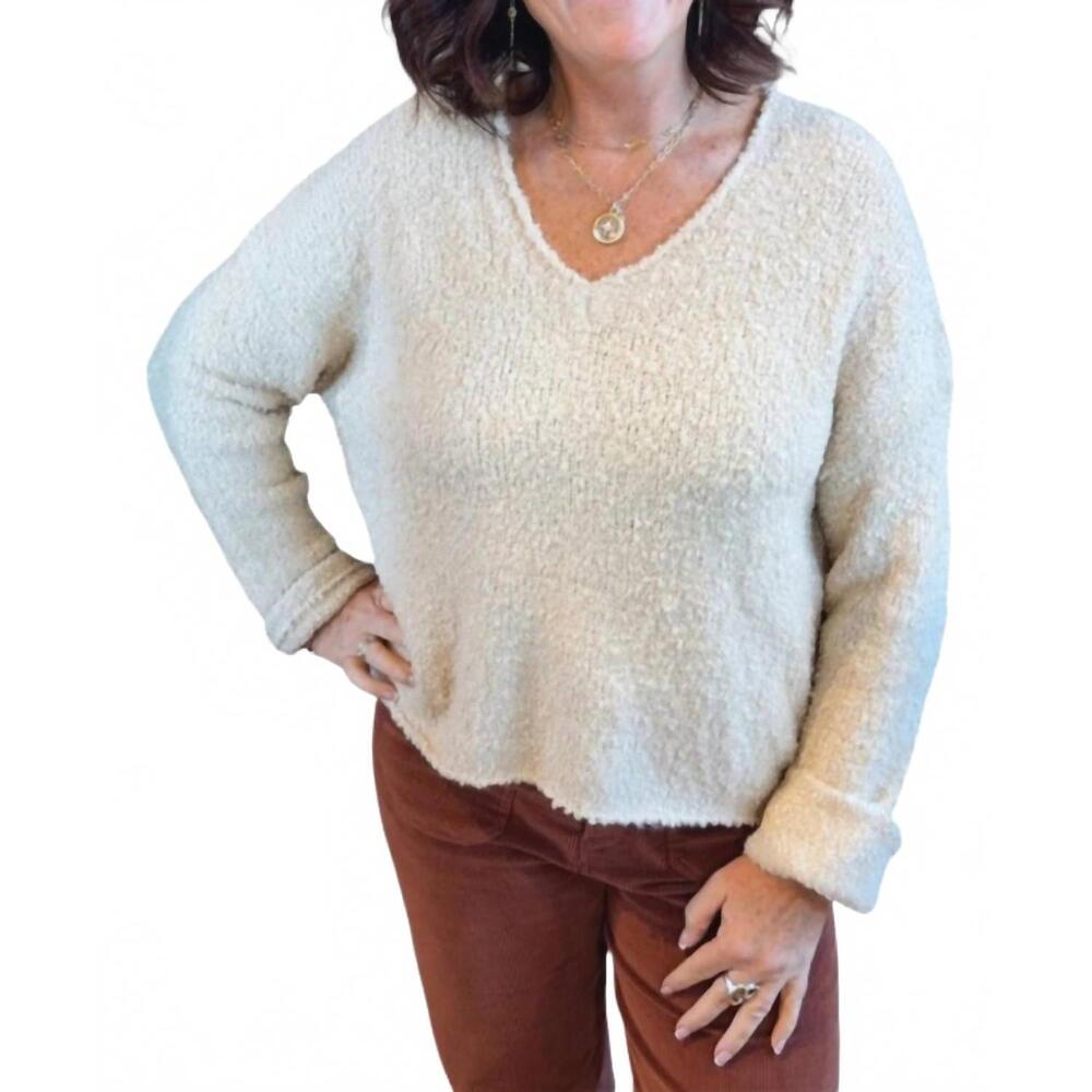 NEW MODODOC v-neck boucle sweater in swiss coffee